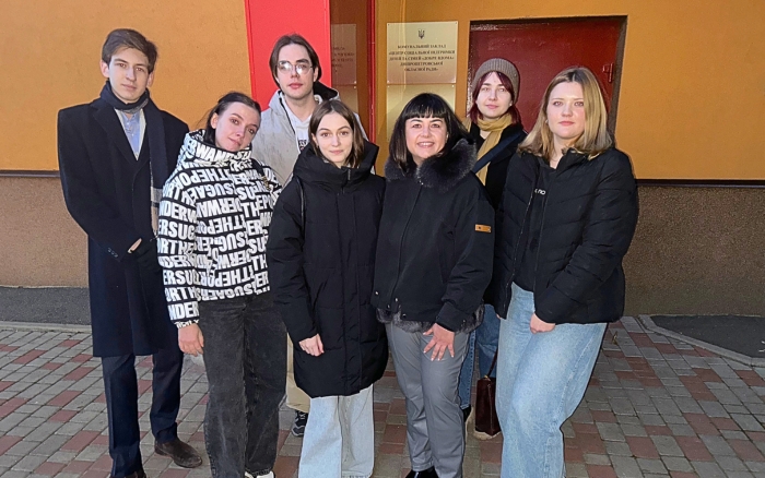 Добро, що об’єднує_студенти ННІ УДХТУ передали зібрану допомогу дітям_1