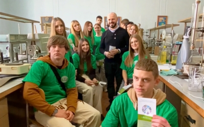 Школярі Дніпра досліджують нафтопродукти в лабораторіях ННІ УДХТУ