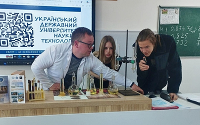 Зустріч викладачів ННІ УДХТУ зі школярами НВО №136 ДМР на тему «Професії»