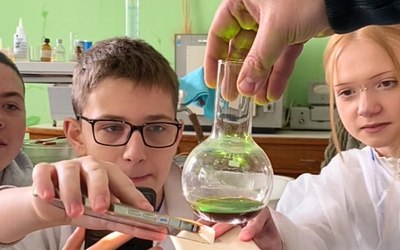У ННІ УДХТУ школярі досліджували хлорофіл у межах проєкту GREEN-ED