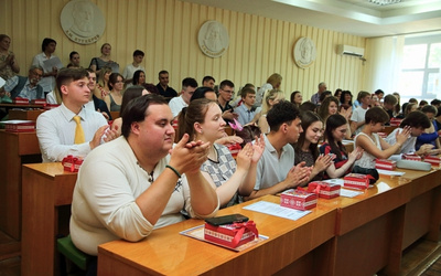 На вченій раді ННІ УДХТУ відзначили переможців наукових конкурсів та предметних олімпіад