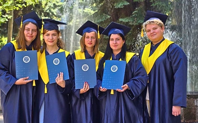 У ННІ УДХТУ урочисто привітали випускників бакалаврату 2026 року