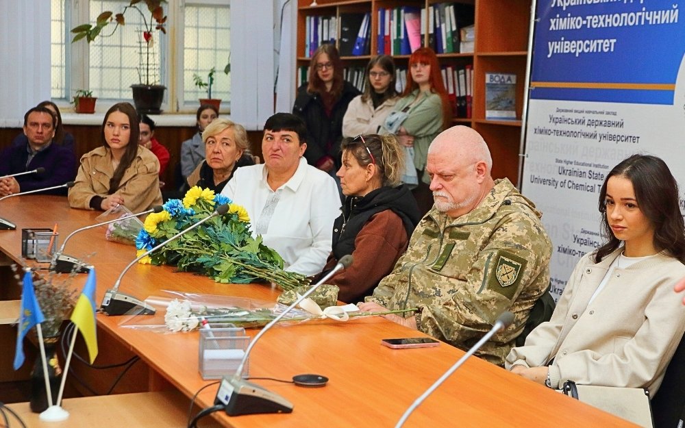 У День захисників і захисниць у ННІ УДХТУ відбулася зустріч «Серця, віддані Україні»_4